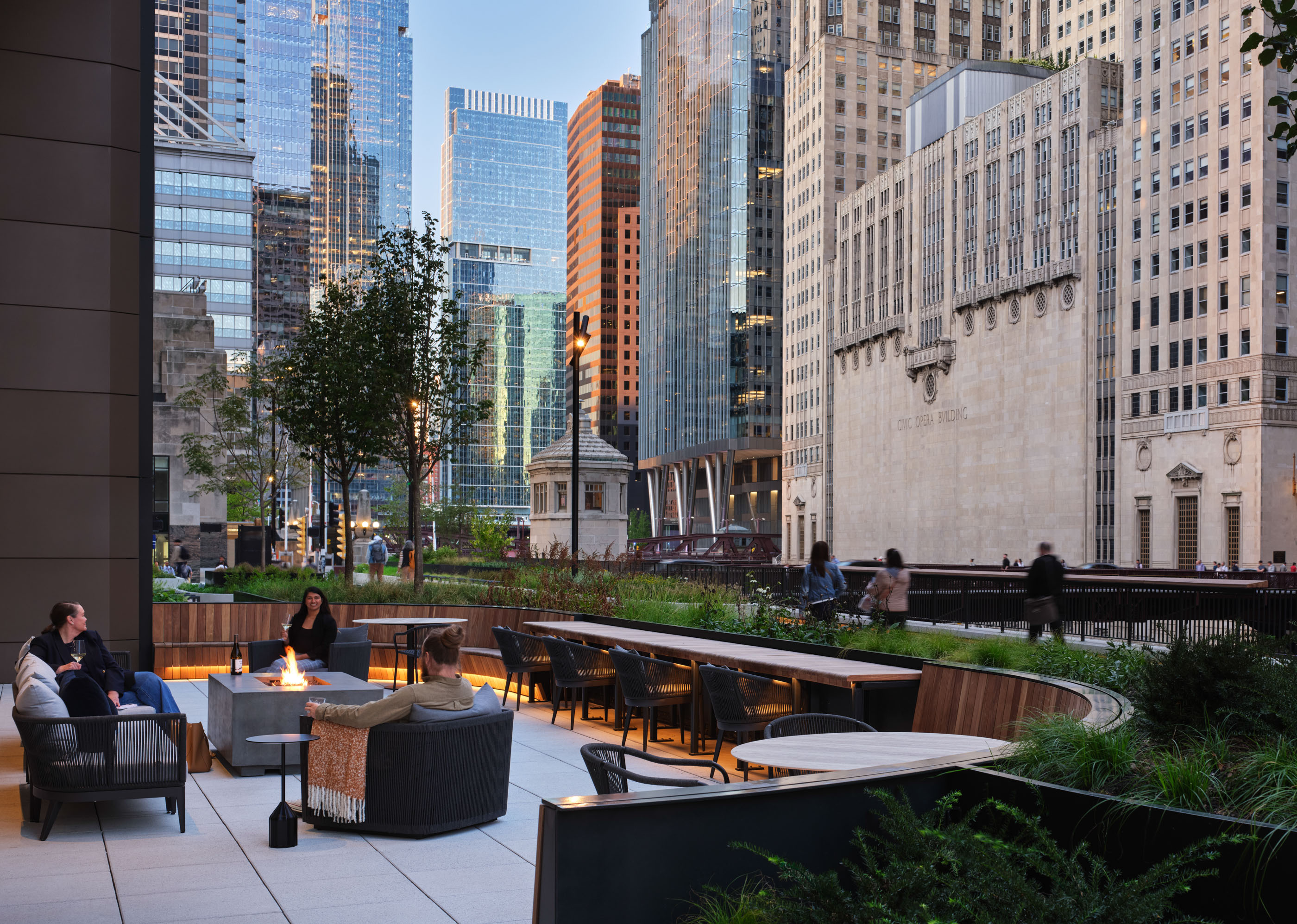 10 S Exterior Plaza