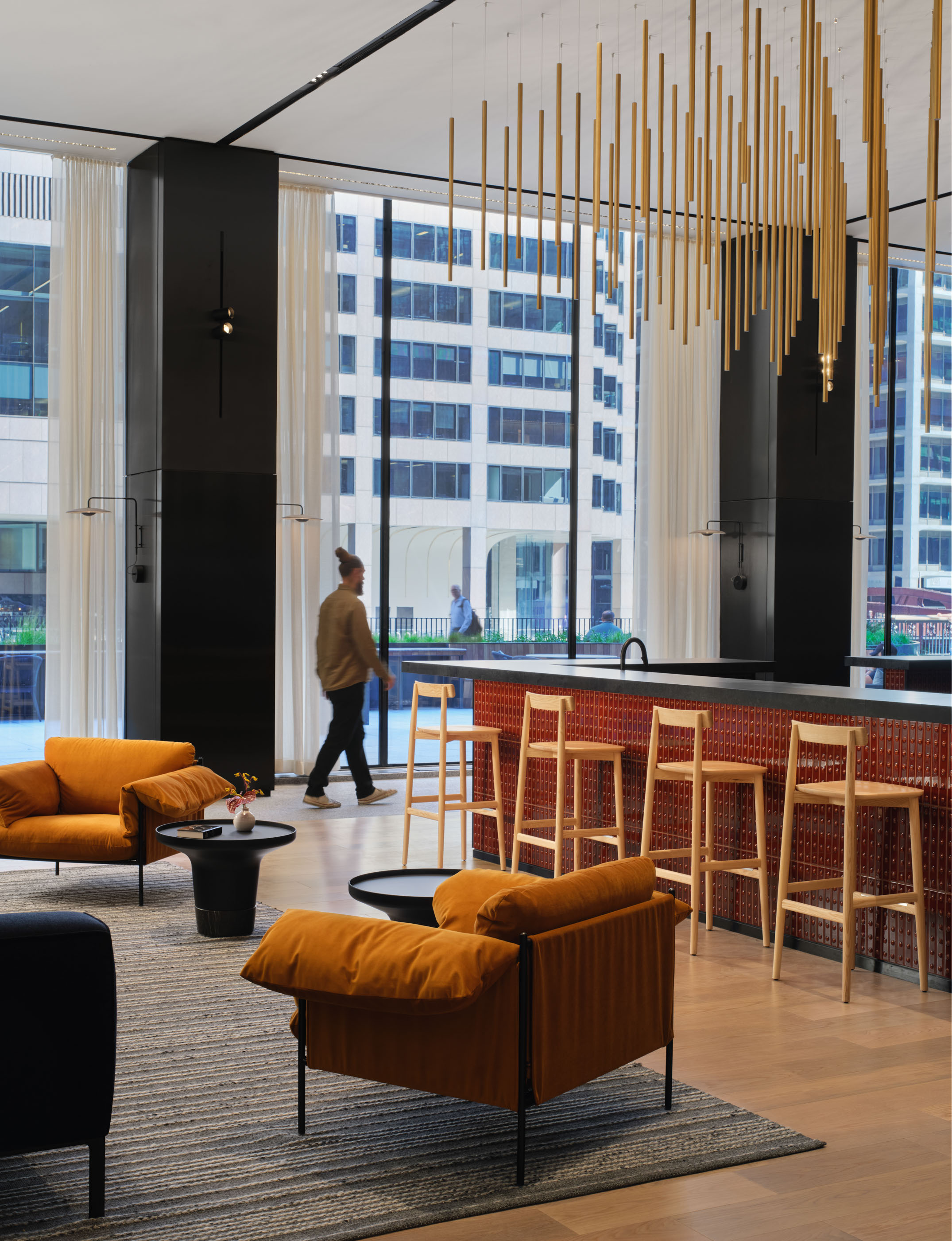 10 S Lounge